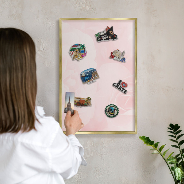 Metalen magneetbord met lijst in het goud Delicaat roze
