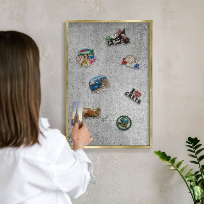 Metalen magneetbord met lijst in het goud Betonpatroon
