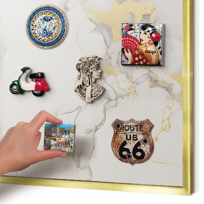 Metalen magneetbord met lijst in het goud Verfijnde elegantie