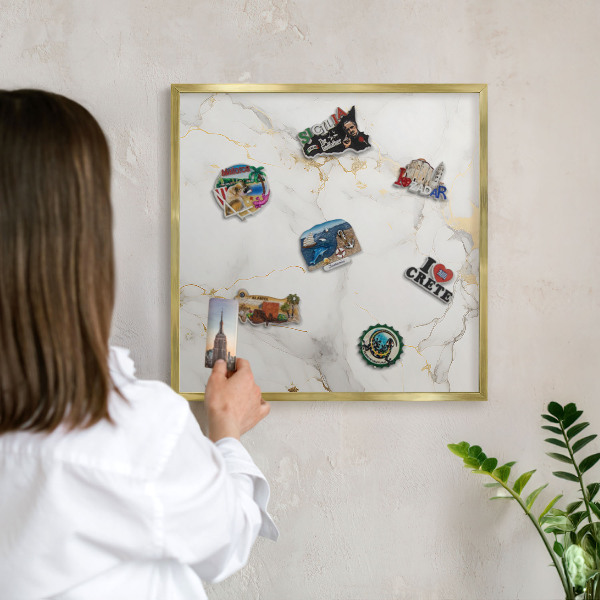 Metalen magneetbord met lijst in het goud Verfijnde elegantie