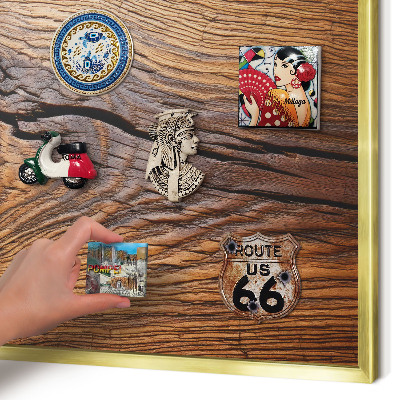Metalen magneetbord met lijst in het goud Houtstructuur