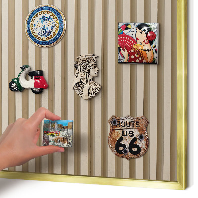 Metalen magneetbord met lijst in het goud Houten latten