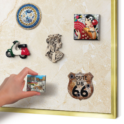 Metalen magneetbord met lijst in het goud Delicaat marmer