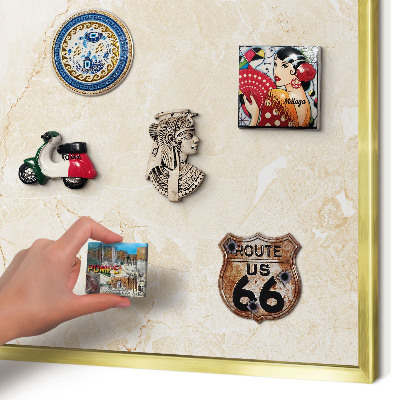 Metalen magneetbord met lijst in het goud Delicaat marmer