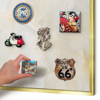 Magnetisch bord voor reismagneten met gouden lijst Subtiele elegantie