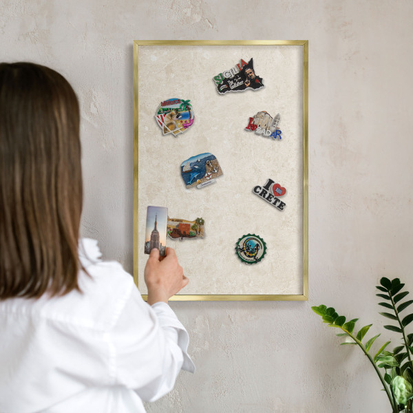 Magnetisch bord voor reismagneten met gouden lijst Romige elegantie