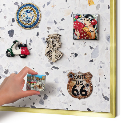 Metalen magneetbord met lijst in het goud Terrazzo-stijl