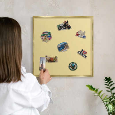 Magnetisch bord voor reismagneten met gouden lijst Crèmegeel