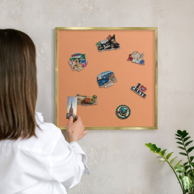 Metalen magneetbord met lijst in het goud Pastel oranje