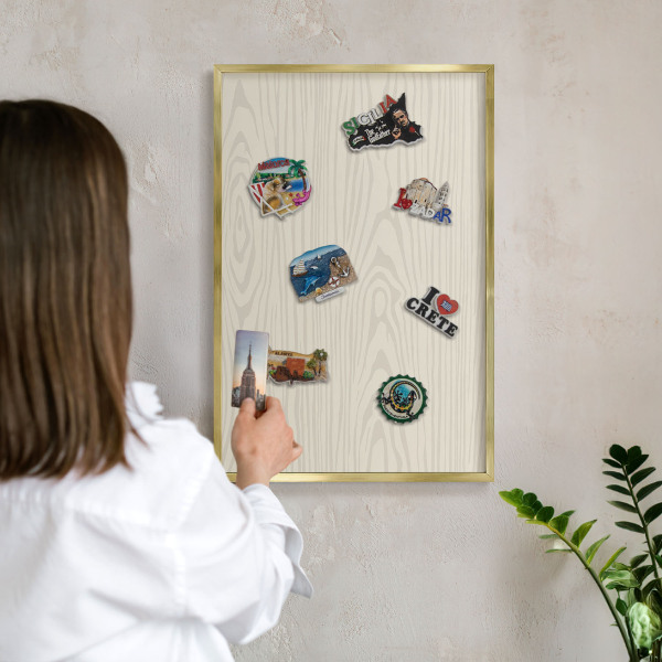 Metalen magneetbord met lijst in het goud Houten ringen