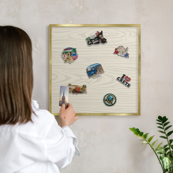 Metalen magneetbord met lijst in het goud Houten ringen
