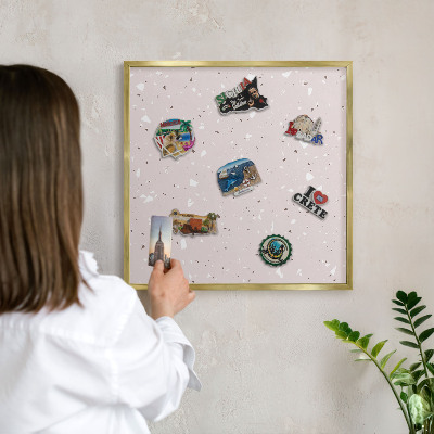 Magnetisch bord voor reismagneten met gouden lijst Modern terrazzo