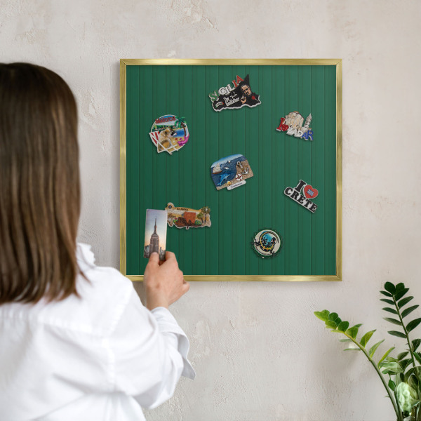 Metalen magneetbord met lijst in het goud Groene strepen