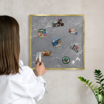 Metalen magneetbord met lijst in het goud Grijs marmer
