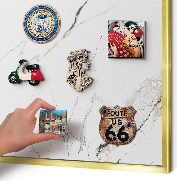 Metalen magneetbord met lijst in het goud Moderne elegantie