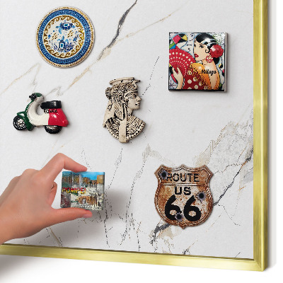 Metalen magneetbord met lijst in het goud Moderne elegantie