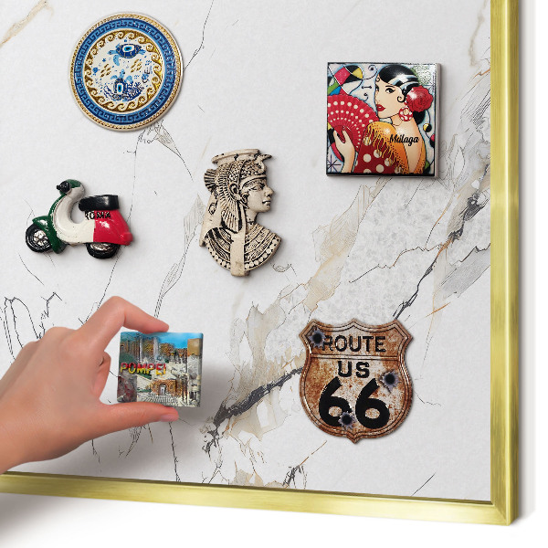 Metalen magneetbord met lijst in het goud Moderne elegantie