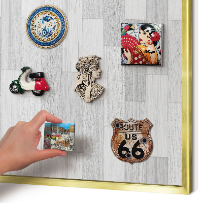 Metalen magneetbord met lijst in het goud Houtstructuur