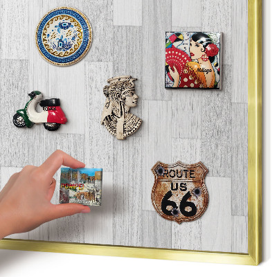 Metalen magneetbord met lijst in het goud Houtstructuur