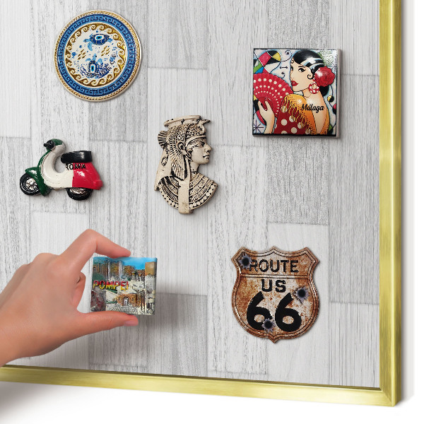 Metalen magneetbord met lijst in het goud Houtstructuur