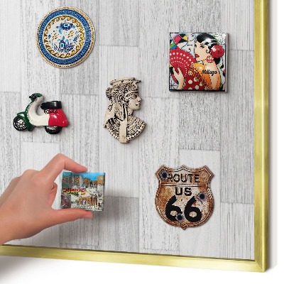 Metalen magneetbord met lijst in het goud Houtstructuur