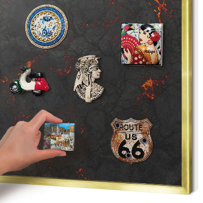 Metalen magneetbord met lijst in het goud Vulkanische lava