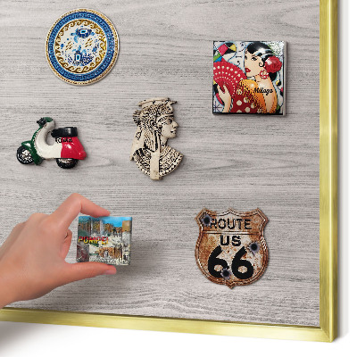 Metalen magneetbord met lijst in het goud Houtstructuur