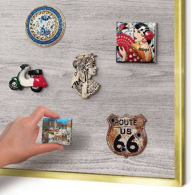 Metalen magneetbord met lijst in het goud Houtstructuur
