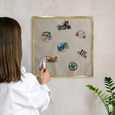 Metalen magneetbord met lijst in het goud Beige rustig