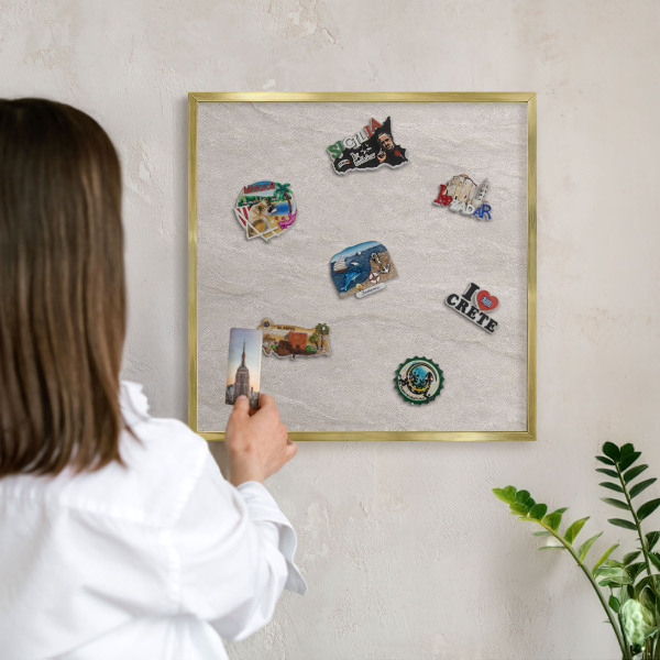 Metalen magneetbord met lijst in het goud Verfijnde elegantie