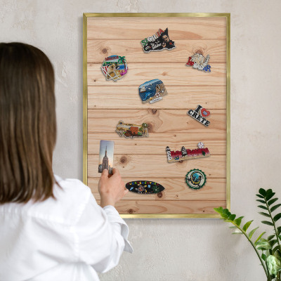 Metalen magneetbord met lijst in het goud Houten patroon