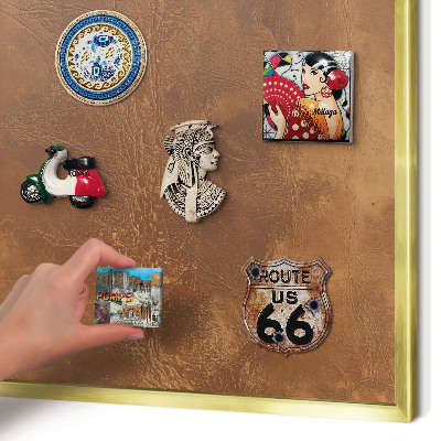 Metalen magneetbord met lijst in het goud Bruine textuur