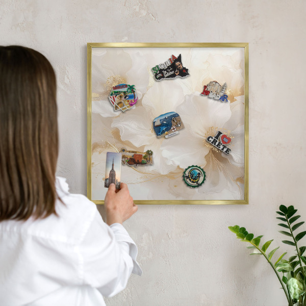 Metalen magneetbord met lijst in het goud Pastelkleurige bloemen