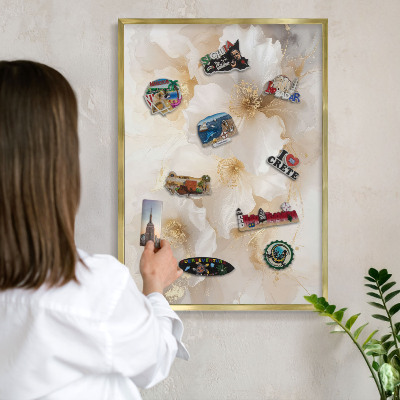 Metalen magneetbord met lijst in het goud Pastelkleurige bloemen