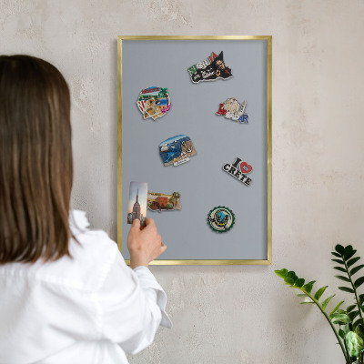 Metalen magneetbord met lijst in het goud Delicaat grijs