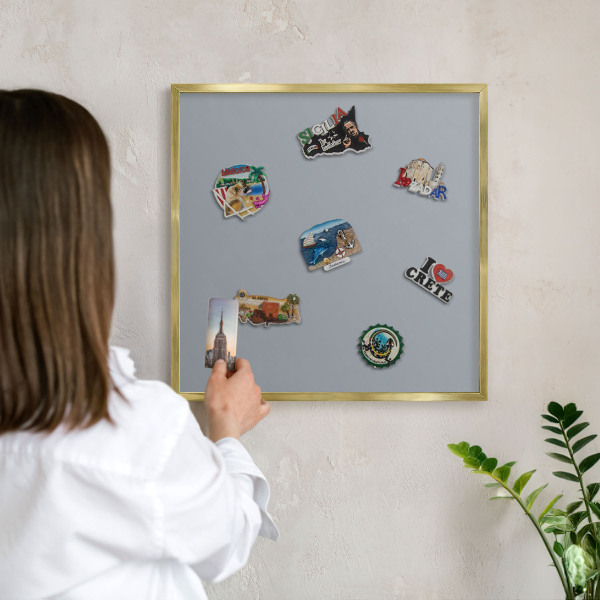 Metalen magneetbord met lijst in het goud Delicaat grijs