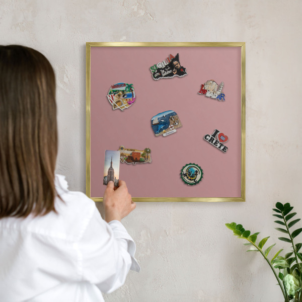 Metalen magneetbord met lijst in het goud Pastelroze
