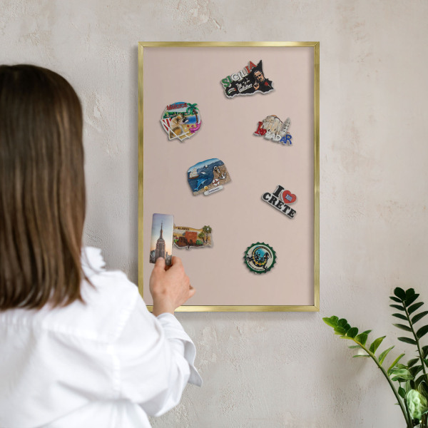 Metalen magneetbord met lijst in het goud Beige roze