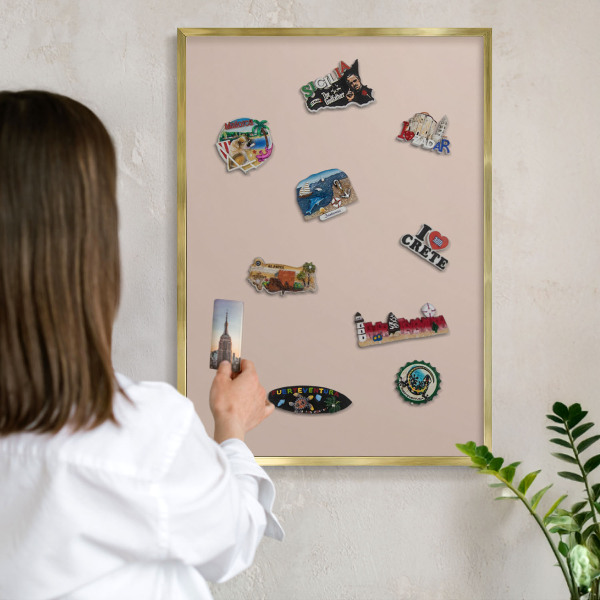 Metalen magneetbord met lijst in het goud Beige roze