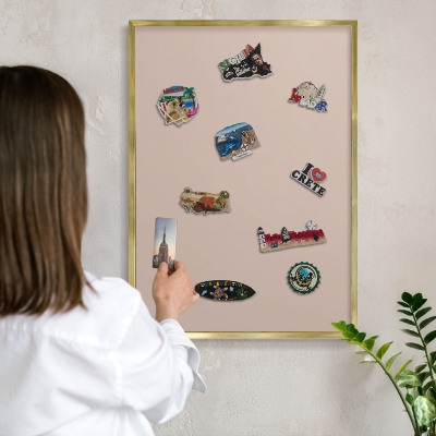 Metalen magneetbord met lijst in het goud Beige roze