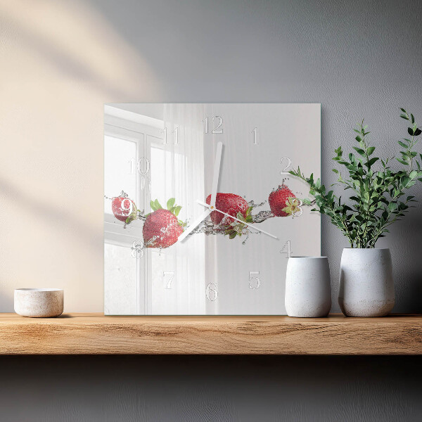Vierkante glazen klok Aardbeien in water