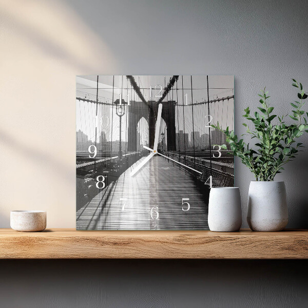 Vierkante glazen klok Brug