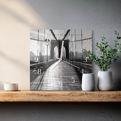 Vierkante glazen klok Brug