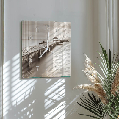 Vierkante glazen klok Houten brug