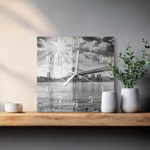 Vierkante glazen klok Brug