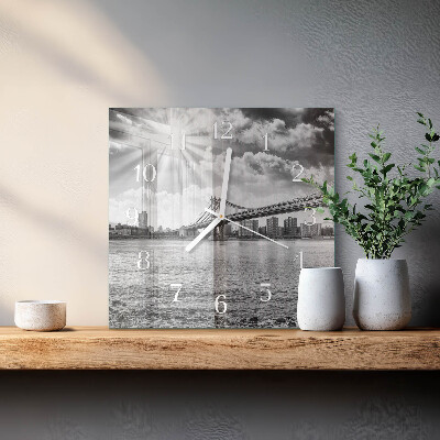 Vierkante glazen klok Brug