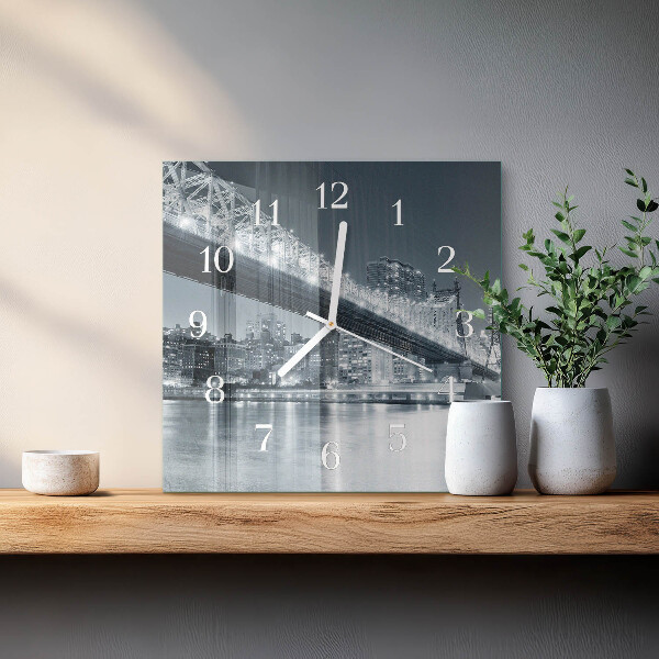 Vierkante glazen klok Brug