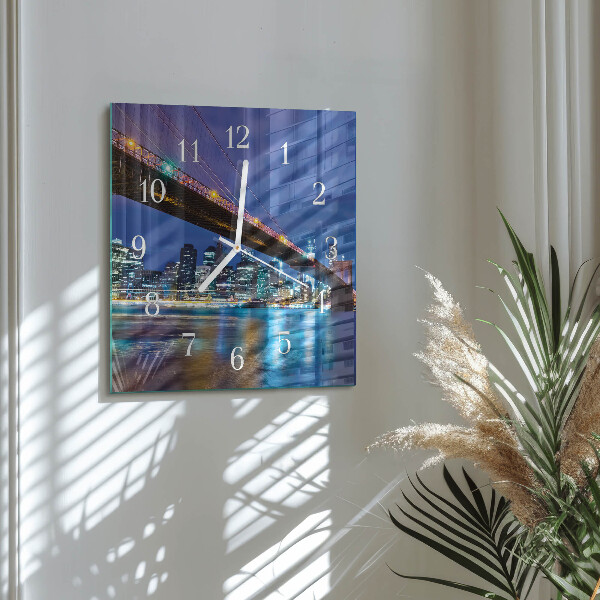 Vierkante glazen klok Brug