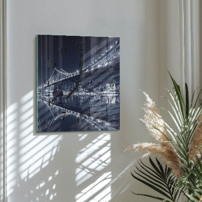 Vierkante glazen wandklok Brug