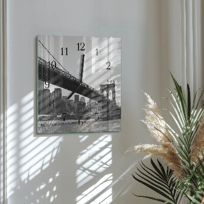 Vierkante glazen wandklok Brug